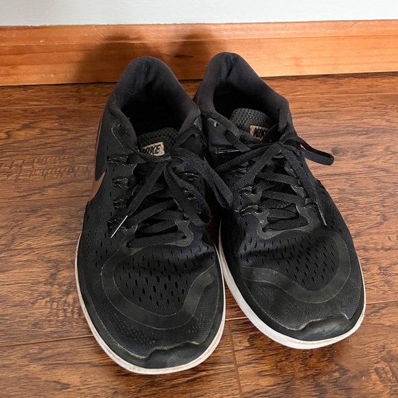 Nike Shoes - Picture 3 of 3